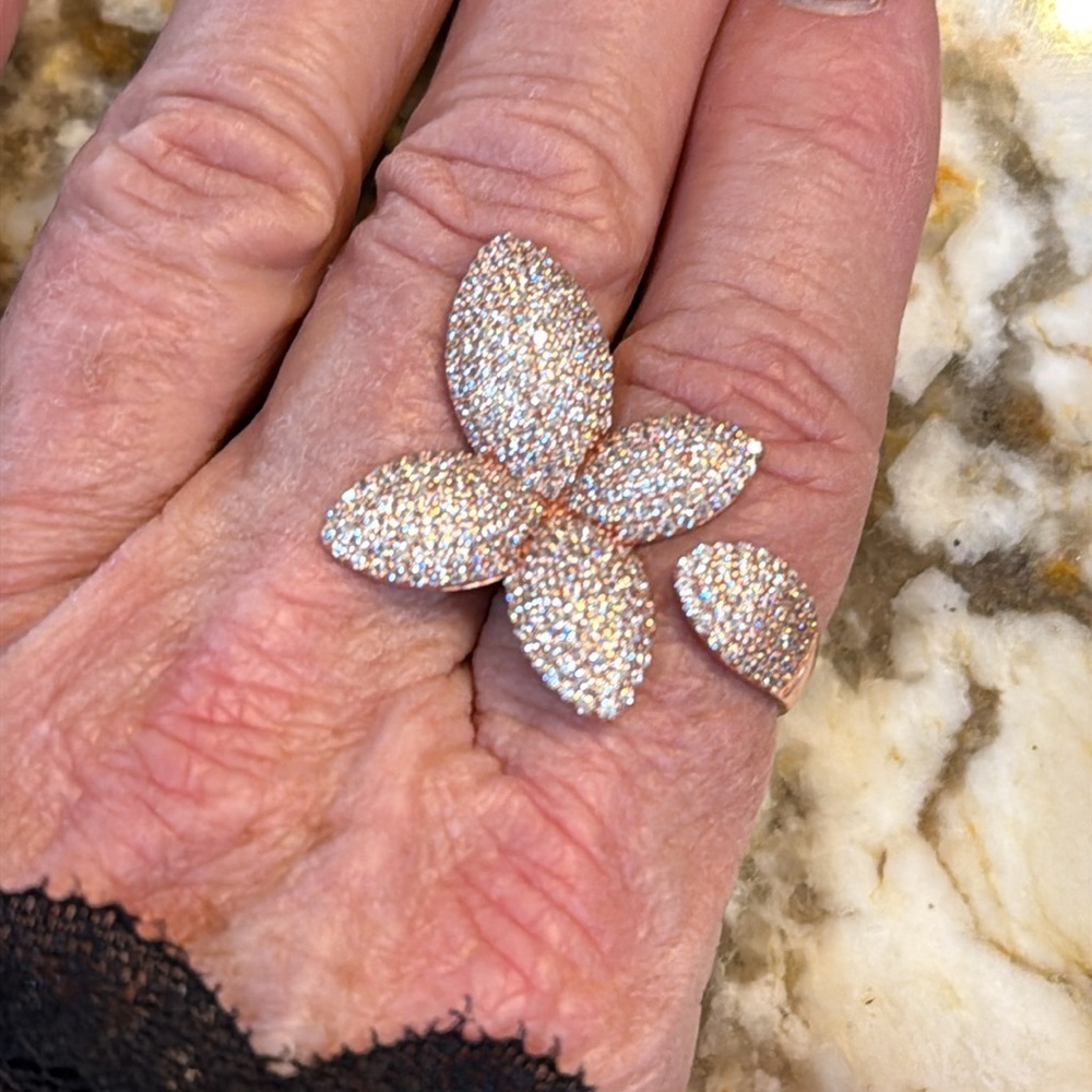 Elegant Rose Gold Floral Ring set on a sterling silver base. - Picture 9 of 11